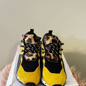 Black and yellow leopard print